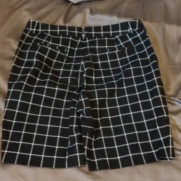 Size 10 Ralph Lauren active shorts - Picture 3 of 3